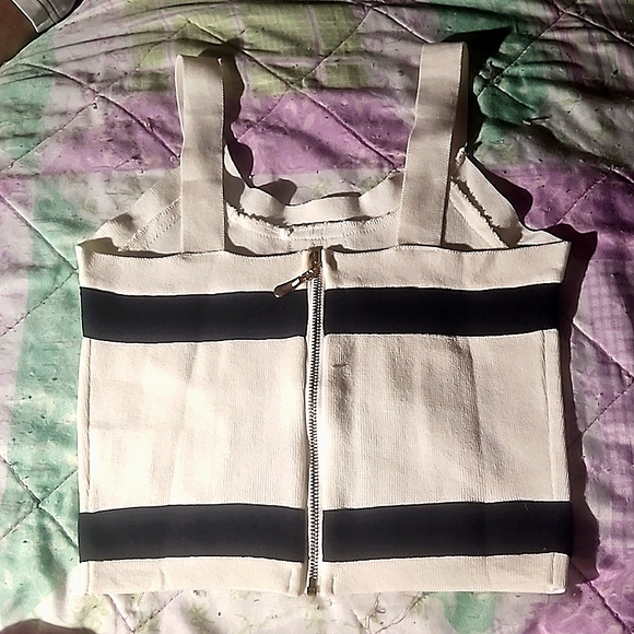 White and black cropped top! - Picture 5 of 5